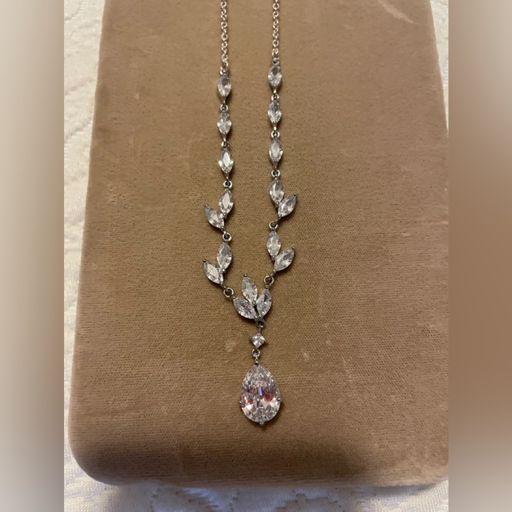Women's Necklace With Matching Earrings